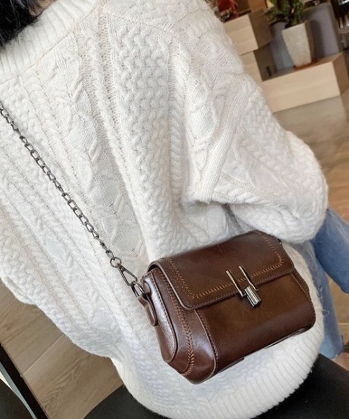 mebole（メボレ）の「レトロスクエアチェーンショルダーバッグ（ショルダーバッグ・レディース・レッド/ブラウン/ブラック・FREE）」の20枚目の写真