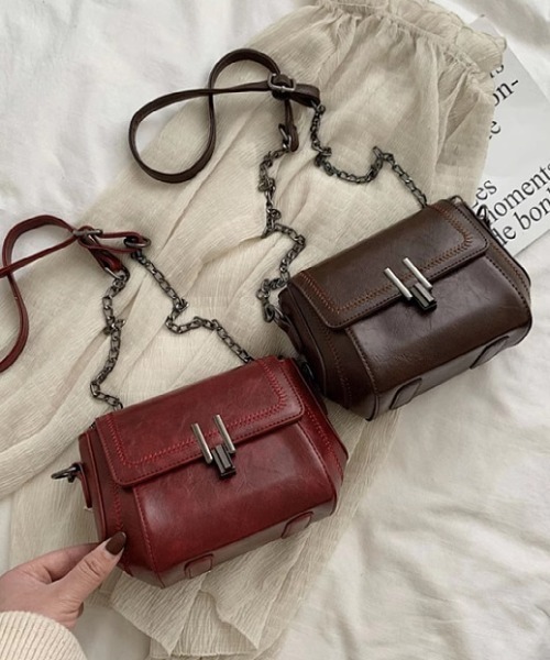 mebole（メボレ）の「レトロスクエアチェーンショルダーバッグ（ショルダーバッグ・レディース・レッド/ブラウン/ブラック・FREE）」の17枚目の写真