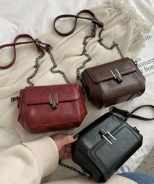 mebole（メボレ）の「レトロスクエアチェーンショルダーバッグ（ショルダーバッグ・レディース・レッド/ブラウン/ブラック・FREE）」の19枚目の写真