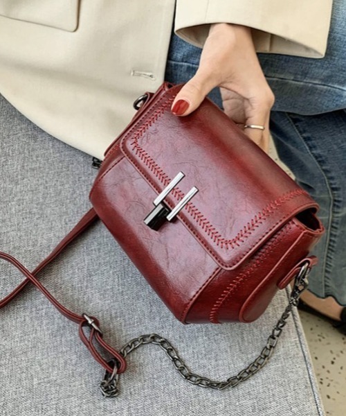 mebole（メボレ）の「レトロスクエアチェーンショルダーバッグ（ショルダーバッグ・レディース・レッド/ブラウン/ブラック・FREE）」の14枚目の写真