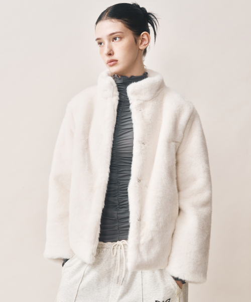 NICK&NICOLE(ニックアンドニコール)の「HIGH NECK SOFT FUR JACKET_IVORY(ムートンコート・レディース・その他・FREE)」の2枚目の写真