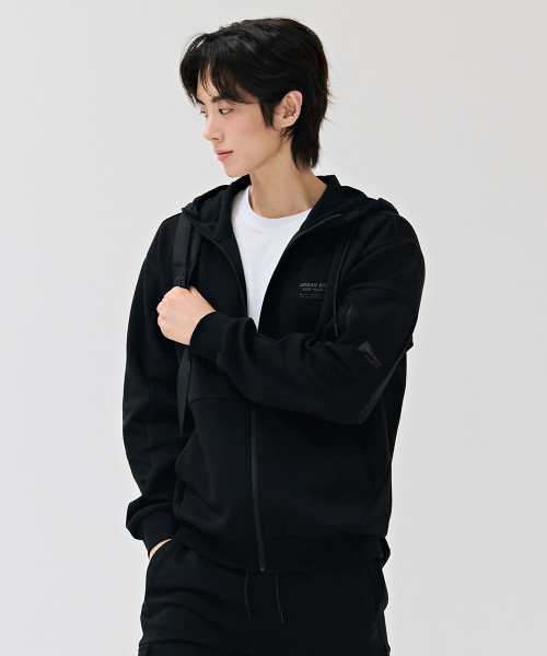 CHASECULT(チェイスカルト)の「男性袖ポケットフードジップアップ-ブラック(パーカー・メンズ・ブラック・105/100/110/95)」の4枚目の写真