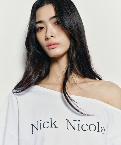 NICK&NICOLE(ニックアンドニコール)の「NICOLE ONE SHOULDER LAYERED LOGO LS TOP_IVORY(Tシャツ/カットソー・レディース・その他・FREE)」の3枚目の写真