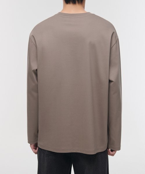 MUSINSA STANDARD（ムシンサスタンダード）の「シルケットリラックスクルーネック長袖Tシャツ[ダスティベージュ]（Tシャツ/カットソー・メンズ・その他・SMALL/MEDIUM/LARGE/X-LARGE/XX-LARGE/XXX-LARGE）」の2枚目の写真