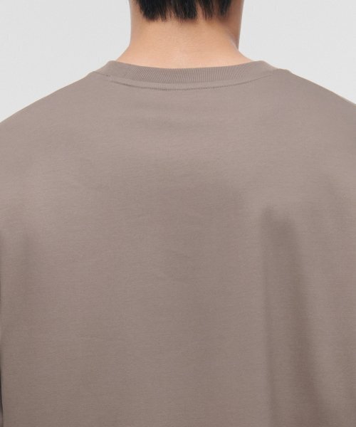 MUSINSA STANDARD（ムシンサスタンダード）の「シルケットリラックスクルーネック長袖Tシャツ[ダスティベージュ]（Tシャツ/カットソー・メンズ・その他・SMALL/MEDIUM/LARGE/X-LARGE/XX-LARGE/XXX-LARGE）」の4枚目の写真