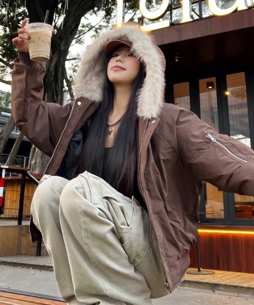 LAC-VERT（ラック・ヴェール）の「フェイクファーフードブルゾン（ブルゾン・レディース・ブラック/ブラウン・FREE）」の7枚目の写真