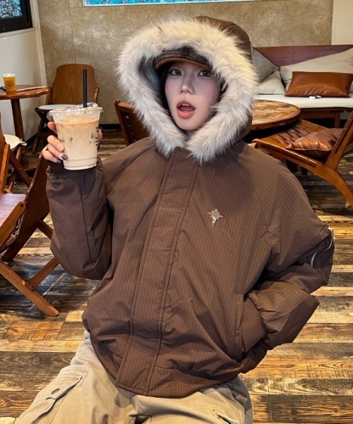 LAC-VERT（ラック・ヴェール）の「フェイクファーフードブルゾン（ブルゾン・レディース・ブラック/ブラウン・FREE）」の4枚目の写真