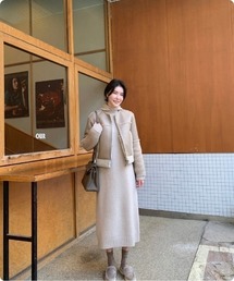 I.O.E（アイオイ）の「ニットスリーブフェイクムートンジャケット（ムートンコート）」