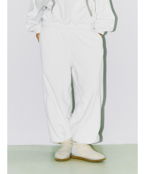 OAFISH（オアフィッシュ）の「DIAGONAL FLEECE JOGGER PANTS, IVORY（スウェットパンツ・レディース・その他・1/2）」の3枚目の写真
