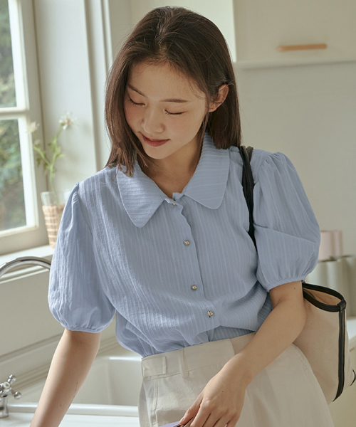 ANOETIC(アノエティック)の「ROUND COLLAR BUTTON BLOUSE_SKY BLUE(シャツ/ブラウス・レディース・スカイブルー・FREE)」の3枚目の写真