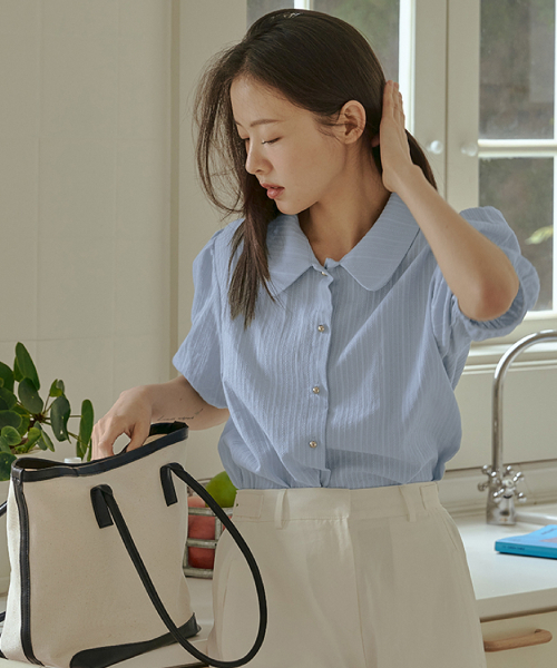 ANOETIC(アノエティック)の「ROUND COLLAR BUTTON BLOUSE_SKY BLUE(シャツ/ブラウス・レディース・スカイブルー・FREE)」の2枚目の写真