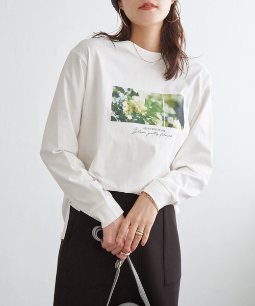 ikka(イッカ)の「ロゴフォトプリントスウェットTシャツ(Tシャツ/カットソー・レディース・オフホワイト/ブラック/チャコール/ホワイト・M/L)」の2枚目の写真