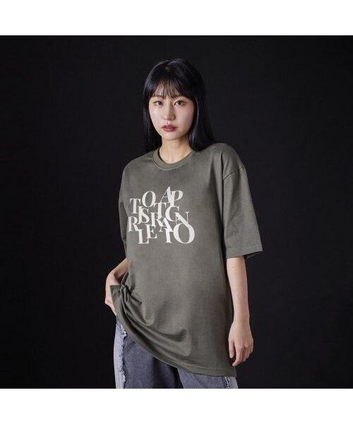 ASTRAL PROJECTION（アストラルプロジェクション）の「[オーバーサイズ]ビッグロゴ13番手綿ラウンドネック半袖Tシャツ_カーキ（Tシャツ/カットソー・メンズ・その他・MEDIUM/LARGE/X-LARGE/XX-LARGE）」の2枚目の写真