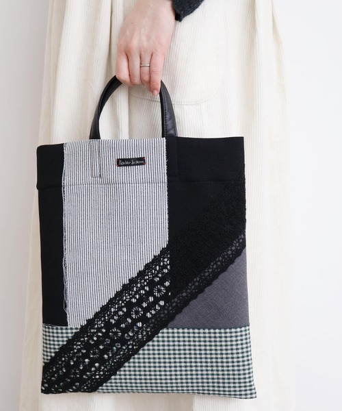 l'atelier du savon（アトリエドサボン）の「ニードルパンチのコラージュハンドバッグ（トートバッグ・レディース・ブラック/グレー・FREE）」の2枚目の写真