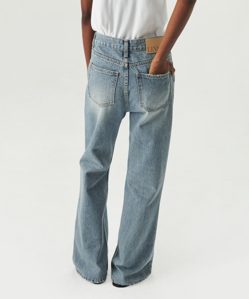 LEVAR（レバー）の「Relaxed Boots Cut Denim - Light Blue（デニムパンツ・レディース・ライトブルー・XS-Short/S-Short/M-Short/XS-Long/S-Long/M-Long）」の3枚目の写真