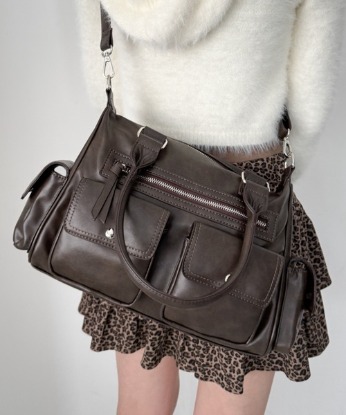 WEGO（ウィゴー）の「WEGO/ポケットデザインボストンショルダー（ショルダーバッグ・レディース・ブラック/ブラウン・FREE）」の2枚目の写真