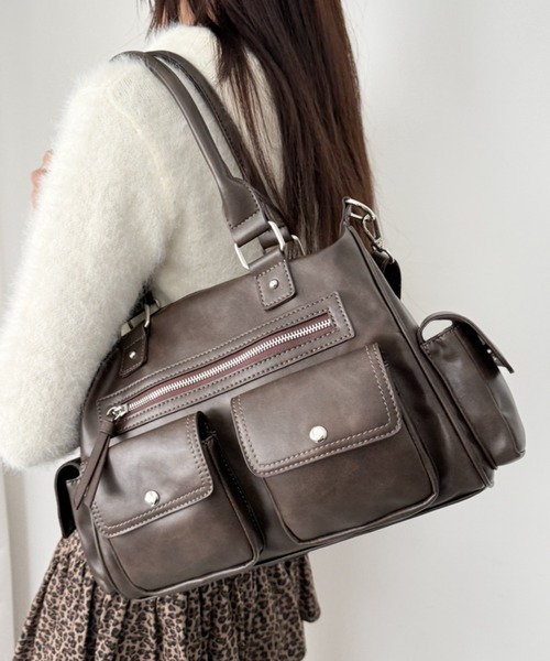 WEGO（ウィゴー）の「WEGO/ポケットデザインボストンショルダー（ショルダーバッグ・レディース・ブラック/ブラウン・FREE）」の4枚目の写真