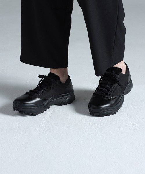 Y-3(ワイスリー)の「Y-3 GSG9 LO(スニーカー・メンズ・ブラック系・26.0cm/25.5cm/28.5cm/28.0cm/27.5cm/27.0cm/26.5cm/29.0cm/24.0cm/23.5cm/23.0cm/22.5cm/24.5cm/29.5cm)」の1枚目の写真