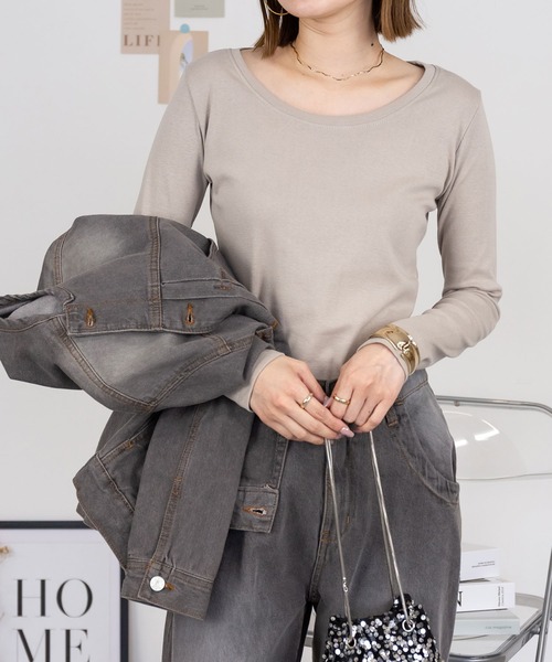 LARU(ラルー)の「コットンフライス長袖Tシャツ(Tシャツ/カットソー・レディース・グレー系その他2/カーキ/ブラック/杢グレー/チャコールグレー/オフホワイト/ネイビー/グレー系その他/パープル系その他・L/M)」の6枚目の写真