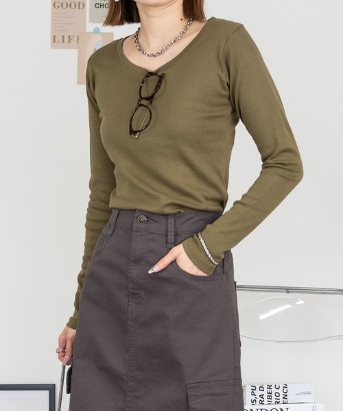 LARU(ラルー)の「コットンフライス長袖Tシャツ(Tシャツ/カットソー・レディース・グレー系その他2/カーキ/ブラック/杢グレー/チャコールグレー/オフホワイト/ネイビー/グレー系その他/パープル系その他・L/M)」の8枚目の写真
