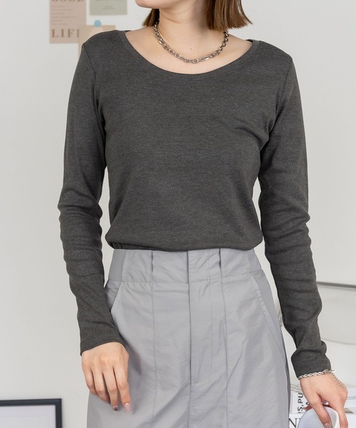 LARU(ラルー)の「コットンフライス長袖Tシャツ(Tシャツ/カットソー・レディース・グレー系その他2/カーキ/ブラック/杢グレー/チャコールグレー/オフホワイト/ネイビー/グレー系その他/パープル系その他・L/M)」の4枚目の写真