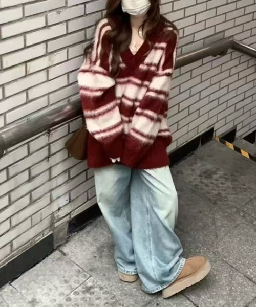 STAY MOTION（ステイモーション）の「【WEB限定】ボーダー柄Vネックニットトップス［韓国ファッション カジュアル］（ニット/セーター・レディース・レッド/グレー/ブラック・F）」の3枚目の写真