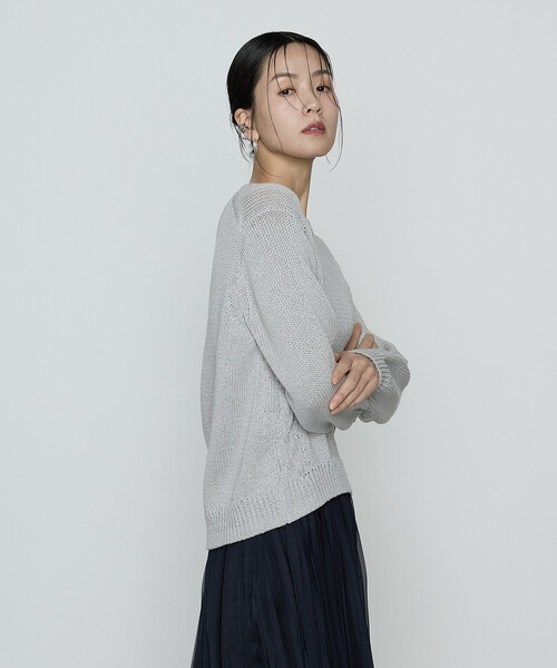 K.T KIYOKO TAKASE（キヨコタカセ）の「プレーティング天竺 シャイニーラメニット（ニット/セーター・レディース・ライトグレー/ブラック系その他・FREE）」の4枚目の写真