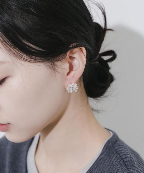 SMELLY（スメリー）の「スパークルビジューパールピアス（ピアス（両耳用）・レディース・シルバー系その他・-）」の5枚目の写真