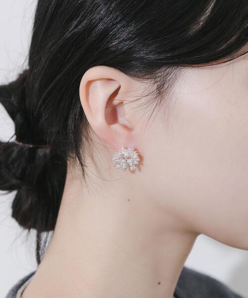 SMELLY（スメリー）の「スパークルビジューパールピアス（ピアス（両耳用）・レディース・シルバー系その他・-）」の7枚目の写真