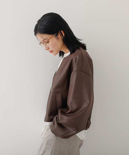 abahouse mavie(アバハウスマヴィ)の「ソフトレザーライクジップブルゾン(ブルゾン・レディース・ブラック/ダークブラウン/オフホワイト・フリー)」の11枚目の写真