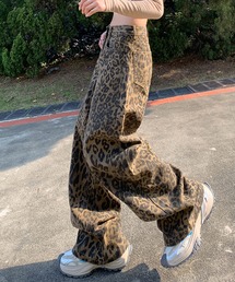 レオパードモチーフストレートデニムパンツ