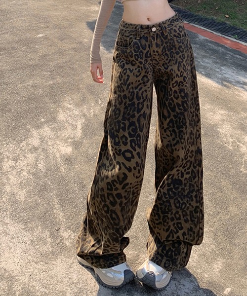 &soiree(アンドソワレ)の「レオパードモチーフストレートデニムパンツ(デニムパンツ・レディース・ブラウン・X-LARGE/LARGE/MEDIUM/SMALL/X-SMALL)」の6枚目の写真