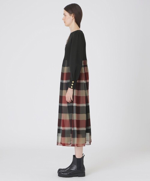 BLUE LABEL CRESTBRIDGE（ブルーレーベルクレストブリッジ）の「シフォンコンビドレス（ワンピース・レディース・ベージュ系その他2/レッド/ブルー系その他2・40/38/36）」の21枚目の写真