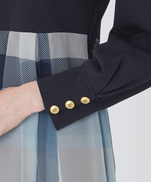 BLUE LABEL CRESTBRIDGE（ブルーレーベルクレストブリッジ）の「シフォンコンビドレス（ワンピース・レディース・ベージュ系その他2/レッド/ブルー系その他2・40/38/36）」の11枚目の写真