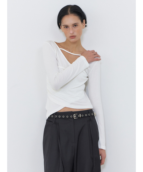 ETMON（エトモン）の「Unbalance Strap T-Shirt, Ivory（Tシャツ/カットソー・レディース・その他・FREE）」の2枚目の写真