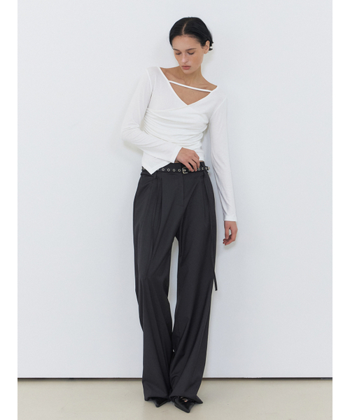 ETMON（エトモン）の「Unbalance Strap T-Shirt, Ivory（Tシャツ/カットソー・レディース・その他・FREE）」の3枚目の写真