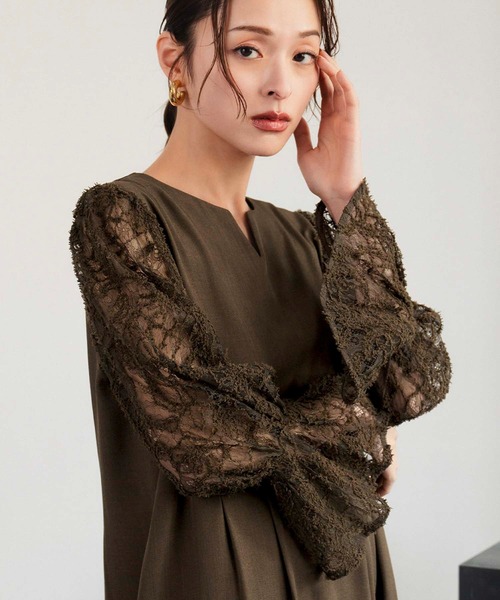 Flolia(フロリア)の「【喪服・礼服】フォーマルワンピース レーススリーブ 長袖 Aライン ロング丈 結婚式 ブラックフォーマル セレモニー 卒業式 卒園式 入学式 入園式 オケージョン 七五三 ママ 母親 マタニティ 妊婦《着用動画あり》(ワンピース・レディース・ネイビー/ブラック/ブラウン・M/S/2L/L)」の6枚目の写真