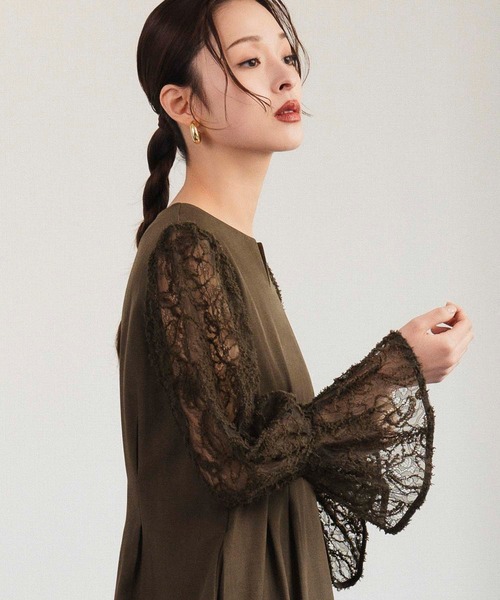 Flolia(フロリア)の「【喪服・礼服】フォーマルワンピース レーススリーブ 長袖 Aライン ロング丈 結婚式 ブラックフォーマル セレモニー 卒業式 卒園式 入学式 入園式 オケージョン 七五三 ママ 母親 マタニティ 妊婦《着用動画あり》(ワンピース・レディース・ネイビー/ブラック/ブラウン・M/S/2L/L)」の7枚目の写真