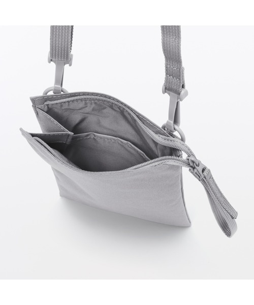 無印良品（ムジルシリョウヒン）の「撥水　再生ポリエステル　ミニサコッシュ（ショルダーバッグ・レディース・グレー/ブラック/ライトグリーン/ブルー系・FREE）」の18枚目の写真