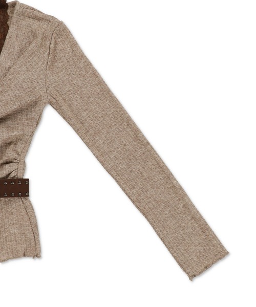 SPINNS（スピンズ）の「ドレープレイヤードで魅せる ベルト付きニュアンストップス（ニット/セーター・レディース・チャコール/アイボリー/グレイッシュベージュ・ONESIZE）」の8枚目の写真