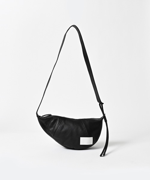 ADAM PATEK(アダムパテック)の「【ADAMPATEK】 water repellent leather mini shoulder bag 撥水レザーミニショルダーバッグ(ボディバッグ/ウエストポーチ・メンズ・ブラック・FREE)」の2枚目の写真