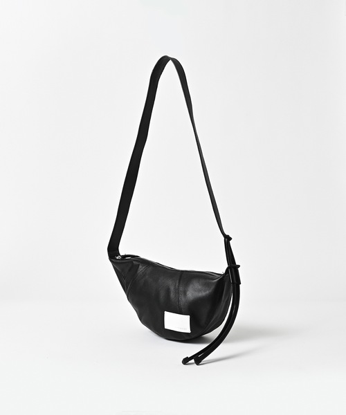 ADAM PATEK(アダムパテック)の「【ADAMPATEK】 water repellent leather mini shoulder bag 撥水レザーミニショルダーバッグ(ボディバッグ/ウエストポーチ・メンズ・ブラック・FREE)」の5枚目の写真