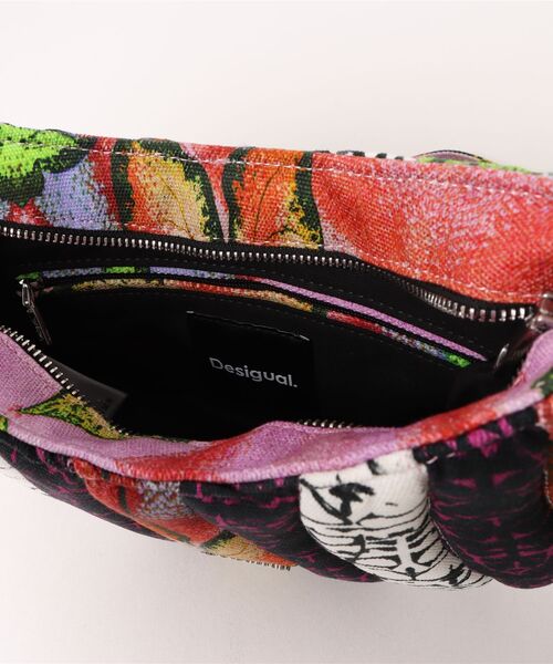 Desigual(デシグアル)の「カラフルパッチワーク×ウェーブキルティング(ショルダーバッグ・レディース・レッド・FREE)」の7枚目の写真