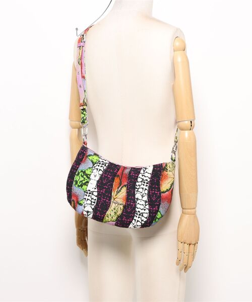 Desigual(デシグアル)の「カラフルパッチワーク×ウェーブキルティング(ショルダーバッグ・レディース・レッド・FREE)」の9枚目の写真