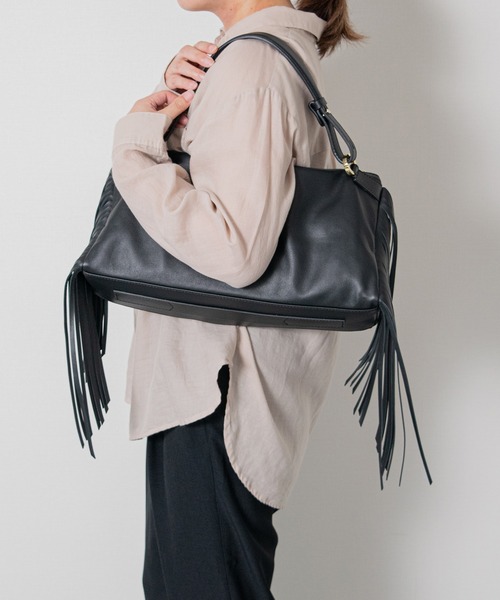 LORISTELLA(ロリステッラ)の「【LORISTELLA】ソフトレザーサイドフリンジショルダーバッグ(Q66335)(ショルダーバッグ・レディース・ブラック・ALL)」の7枚目の写真