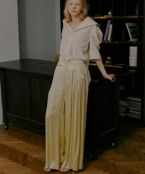 LE CIEL BLEU(ルシェルブルー)の「ピグメントダイリラクスドパンツ / Pigment-Dyed Relaxed Pants(その他パンツ・レディース・ライトイエロー/ライトグリーン・34/36)」の2枚目の写真