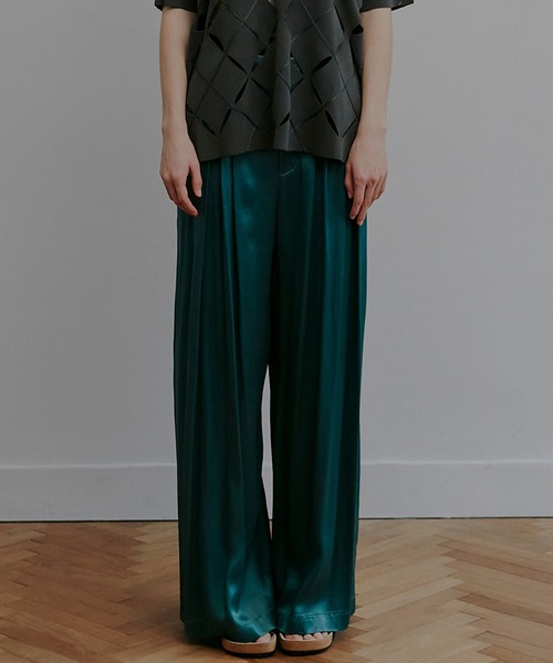 LE CIEL BLEU(ルシェルブルー)の「ピグメントダイリラクスドパンツ / Pigment-Dyed Relaxed Pants(その他パンツ・レディース・ライトイエロー/ライトグリーン・34/36)」の6枚目の写真