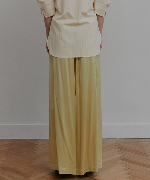 LE CIEL BLEU(ルシェルブルー)の「ピグメントダイリラクスドパンツ / Pigment-Dyed Relaxed Pants(その他パンツ・レディース・ライトイエロー/ライトグリーン・34/36)」の11枚目の写真