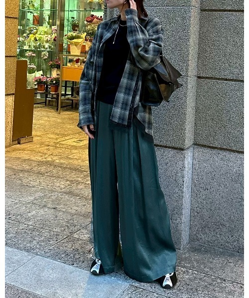 LE CIEL BLEU(ルシェルブルー)の「ピグメントダイリラクスドパンツ / Pigment-Dyed Relaxed Pants(その他パンツ・レディース・ライトイエロー/ライトグリーン・34/36)」の12枚目の写真