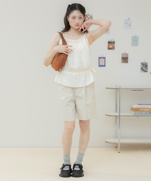 HEILIS(ヘイリス)の「サイドリボンキャミソールトップス / キャミソール キャミトップス レイヤードトップス シアーキャミ リボン サイドリボン ペプラム ギャザー 韓国 韓国ファッション フェミニン ガーリー カジュアル 重ね着 着回し 春服 夏服 秋服 ブラック ホワイト イエロー ブルー 黒 白 黄 水色(キャミソール・レディース・ホワイト/ブルー/イエロー/ブラック・FREE)」の5枚目の写真